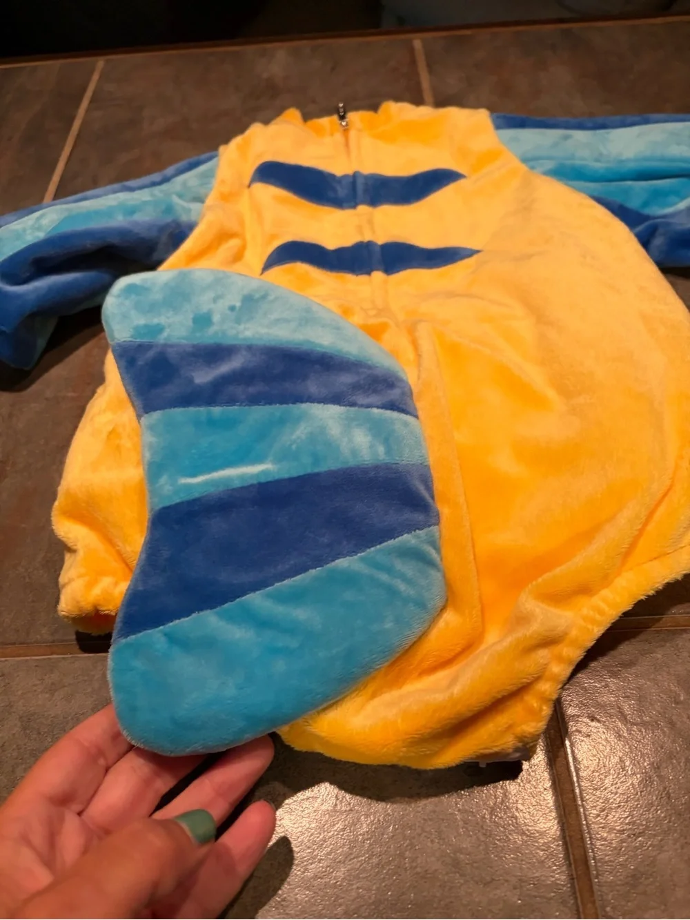 Disney Finding Nemo Yello  and Blue Plush Kid's Costume- so cute 🐠